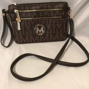 NWOT crossbody bag - can convert to wrislet